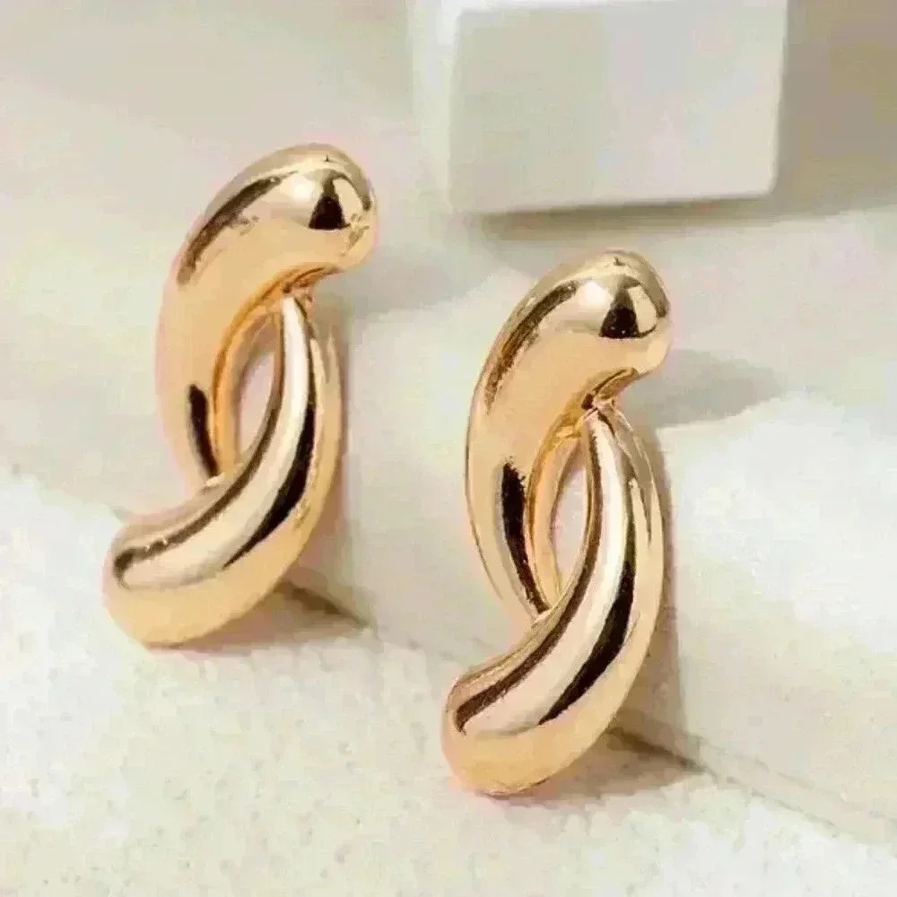 Chic Vintage-Inspired Geometric Hollow Stud Earrings